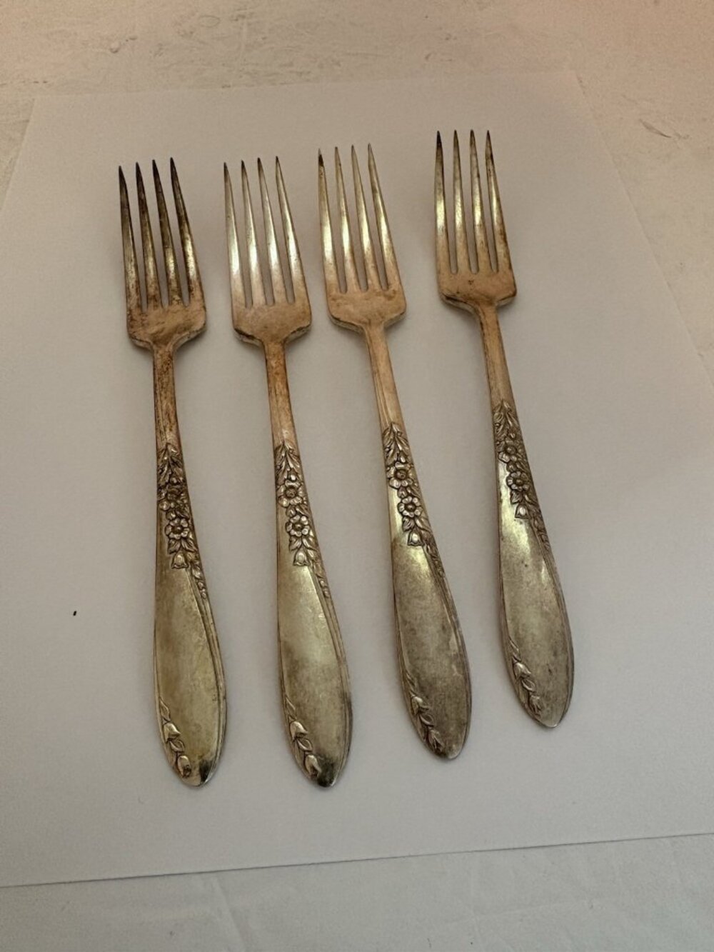 WM. A. Rogers Oneida LTD Sectional Silverplate Spring Flower 4 Dinner Forks